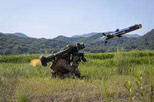 Xe tăng Trung Quốc gặp nguy khi Ấn Độ bắt đầu sản xuất tên lửa Javelin?