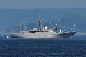 Tàu trinh sát SSV-535 "Karelia" của Nga.