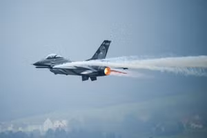 F-16 bị bắn hạ đang săn đuổi máy bay chiến đấu Nga