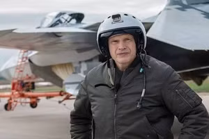 Phi công thử nghiệm huyền thoại đã so sánh Su-57D với máy bay một chỗ ngồi