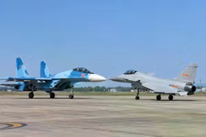 Đòn giáng mạnh vào Nga khi đồng minh thân thiết loại Su-30SM để lấy J-10CE