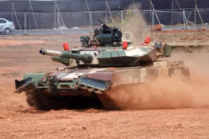Xe tăng Arjun sắp có trận quyết đấu với Abrams