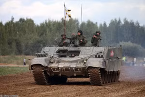 Thiết giáp hạng nặng trên khung T-72 xuyên thủng tuyến phòng thủ đối phương?