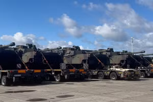 Thêm hàng loạt xe tăng M1A2SEPv3 Abrams tối tân áp sát biên giới Nga
