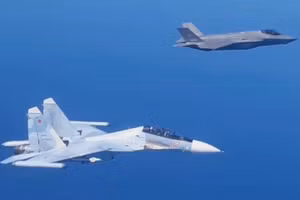Yếu tố quyết định kết quả cuộc chiến giữa Su-27 và F-35 trên bầu trời Baltic