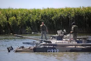 BMP-3 sử dụng tên lửa chống tăng ngay cả khi có 'mái che'