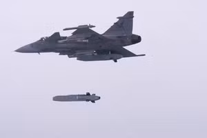 Tiêm kích Gripen C tấn công cực mạnh nhờ tên lửa hành trình Taurus