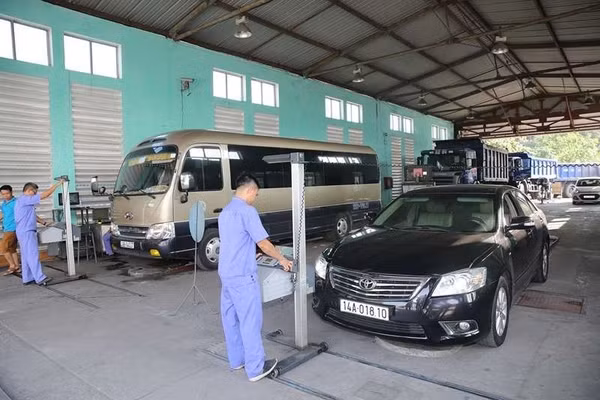 Chưa đủ cơ sở để tăng giá dịch vụ đăng kiểm xe ô tô từ 20/1