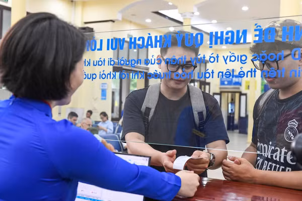 Từ 10/7, vé tàu hỏa không còn hiển thị giá vé trên thẻ lên tàu