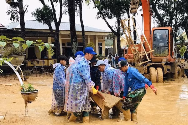 Cơn bão số 11 (Matmo) gây ảnh hưởng nặng nề tới đời sống Nhân dân, sản xuất kinh doanh 
