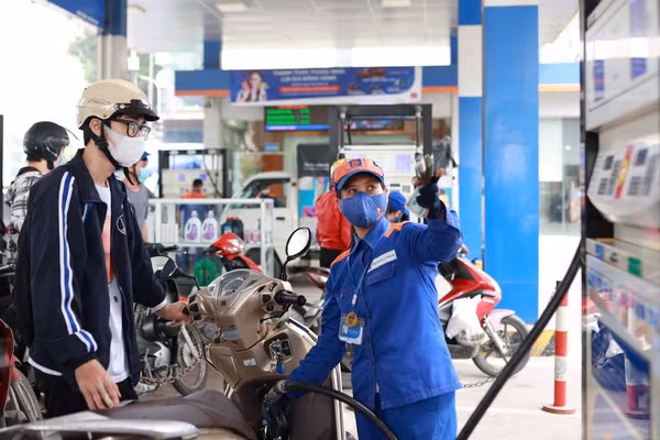 Giá xăng dầu tăng mạnh trong kỳ điều hành 26/2.