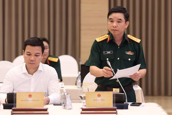 Ông Lê Văn Sơn, Phó Cục trưởng Cục Chính sách - Xã hội, Tổng cục Chính trị Quân đội nhân dân Việt Nam.
