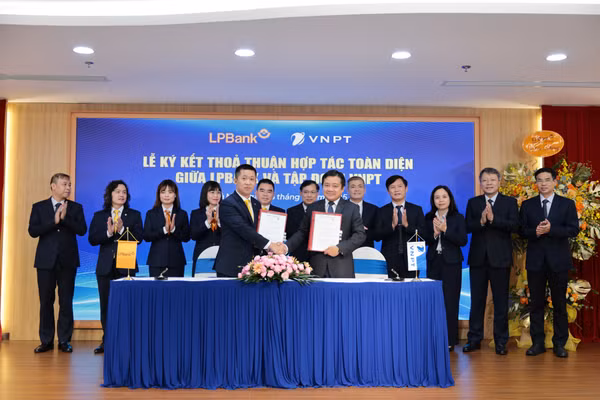 VNPT và LPBank ký kết hợp tác toàn diện phát triển thúc đẩy chuyển đổi số 