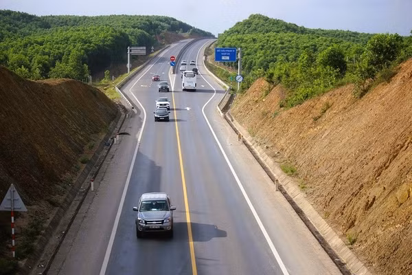 Mở rộng cao tốc Cam Lộ – La Sơn lên 4 làn, khởi công ngày 19/12