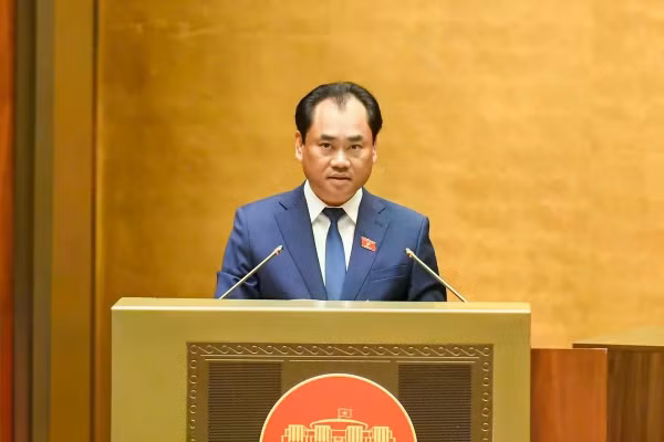 Bộ trưởng Bộ Nông nghiệp và Môi trường Trịnh Việt Hùng.