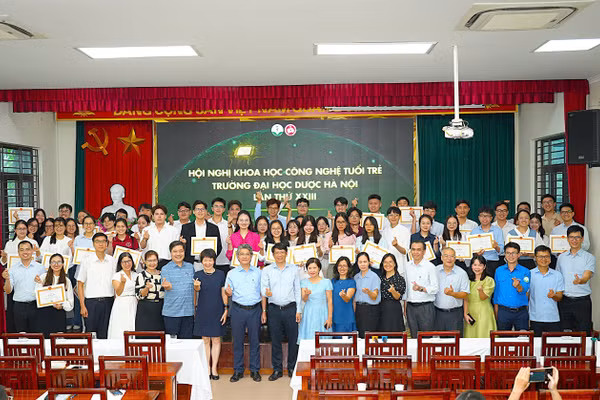 Đổi mới sáng tạo lan tỏa tại Hội nghị KHCN Tuổi trẻ Đại học Dược Hà Nội