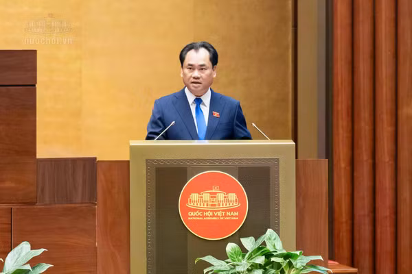 Bộ trưởng Bộ Nông nghiệp và Môi trường Trịnh Việt Hùng.