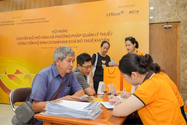 Sự kiện thu hút hơn 500 hộ kinh doanh phường Bến Thành, thành phố Hồ Chí Minh tham gia