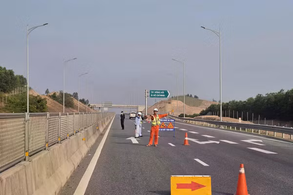 Tạm thời cấm một số đoạn trên tuyến cao tốc Vũng Áng - Cam Lộ 