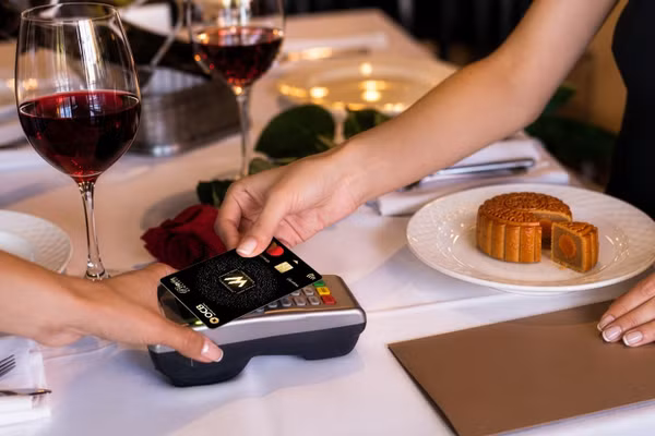 Trọn vị đoàn viên cùng OCB Mastercard World 2in1
