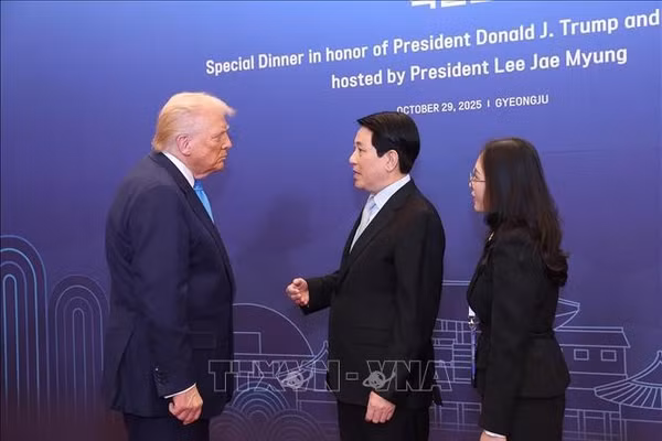 Chủ tịch nước Lương Cường gặp Tổng thống Hoa Kỳ và lãnh đạo cấp cao một số thành viên APEC 
