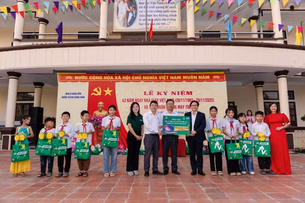 Nestlé trao tặng phòng máy tính giúp học sinh tiếp cận công nghệ