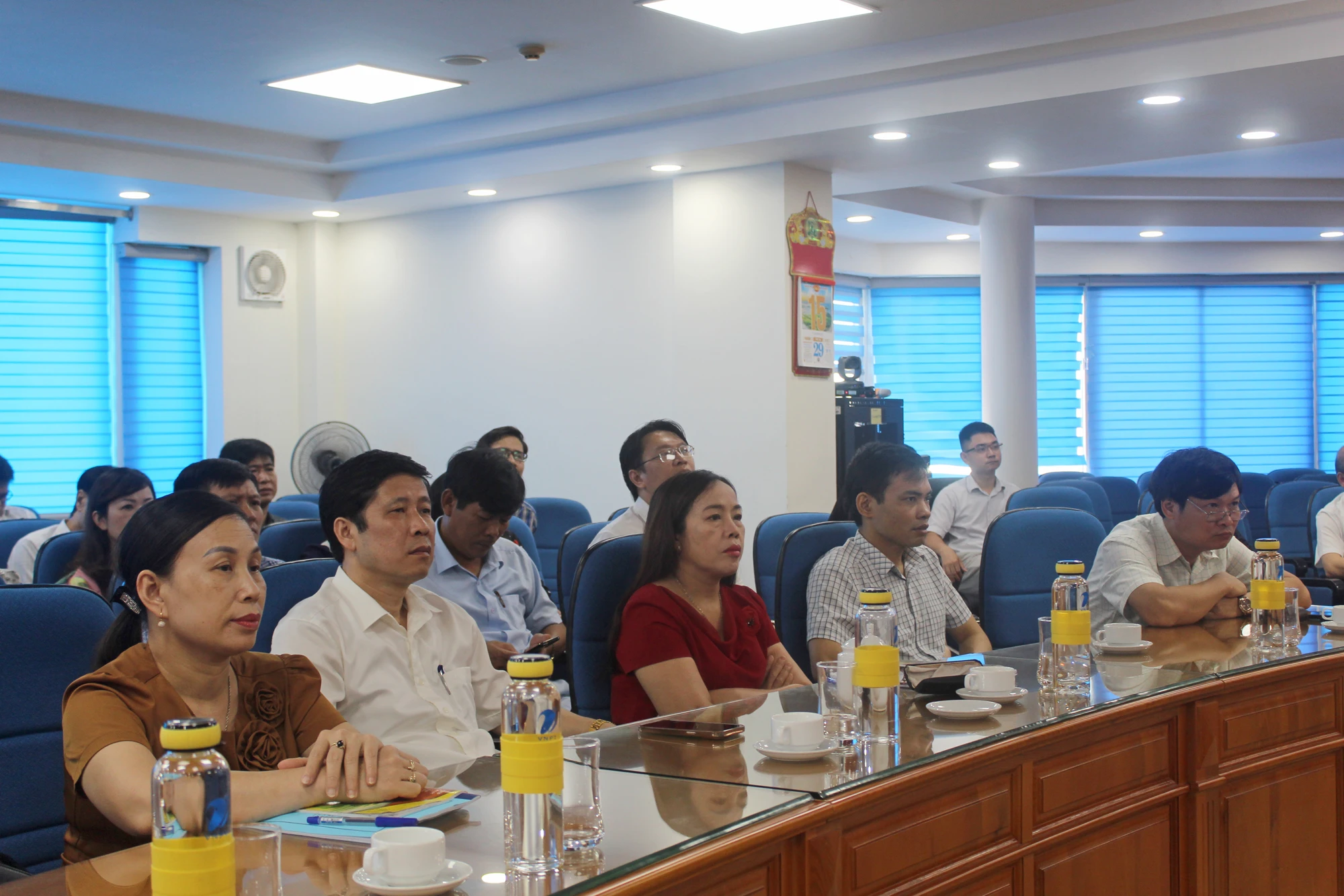 Tham gia buổi gặp gỡ tại điểm cầu Thanh Hóa có bà Bùi Thị Thanh - Phó Giám đốc Sở, Trưởng phòng GD&amp;ĐT các huyện, thành phố, giáo viên các bậc học. Ảnh: LT