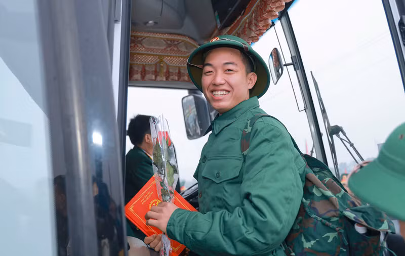 Tân binh Vĩnh Phúc rạng ngời trong ngày nhập ngũ 3.jpg