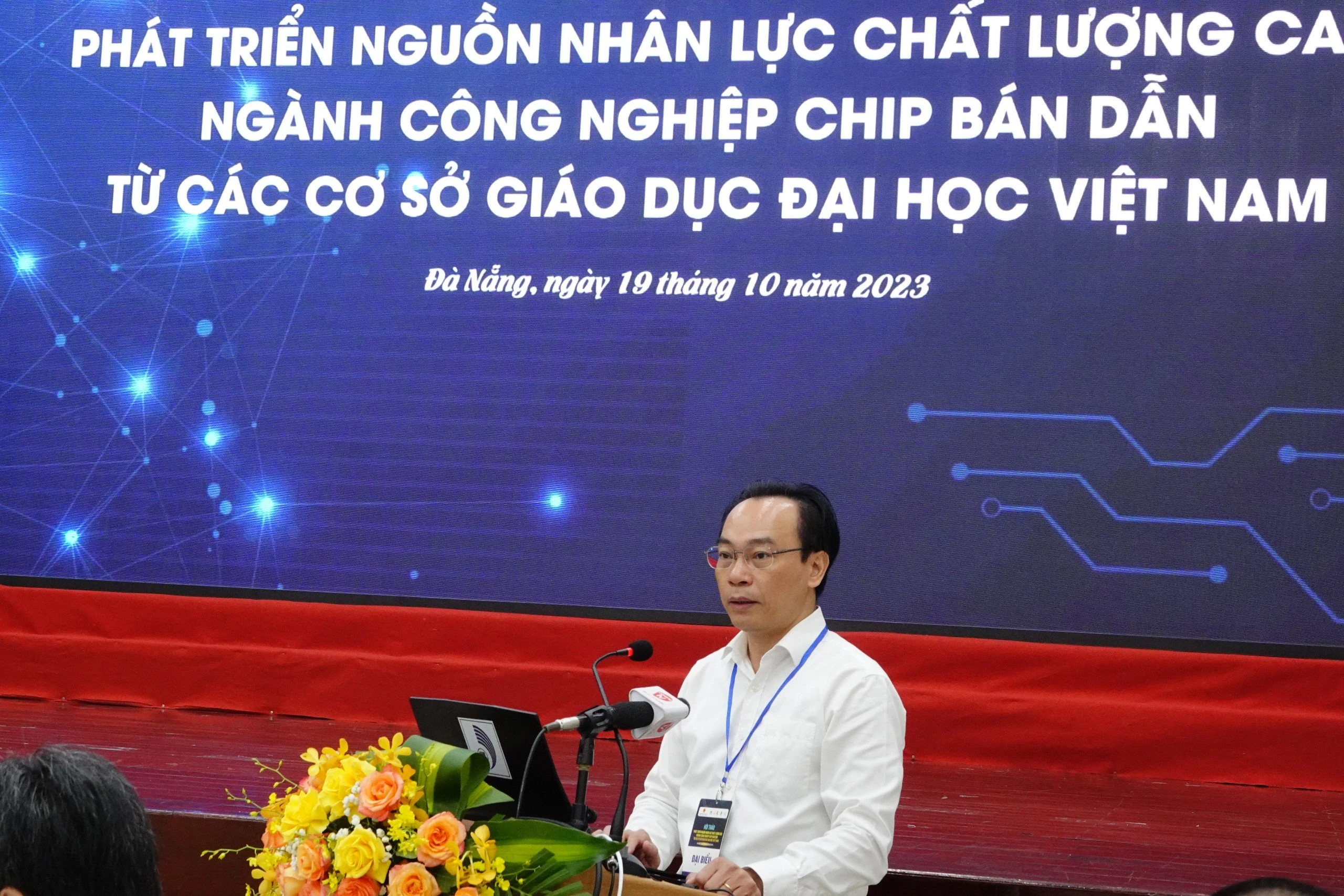 Thứ trưởng Bộ GD&amp;ĐT Hoàng Minh Sơn phát biểu khai mạc.