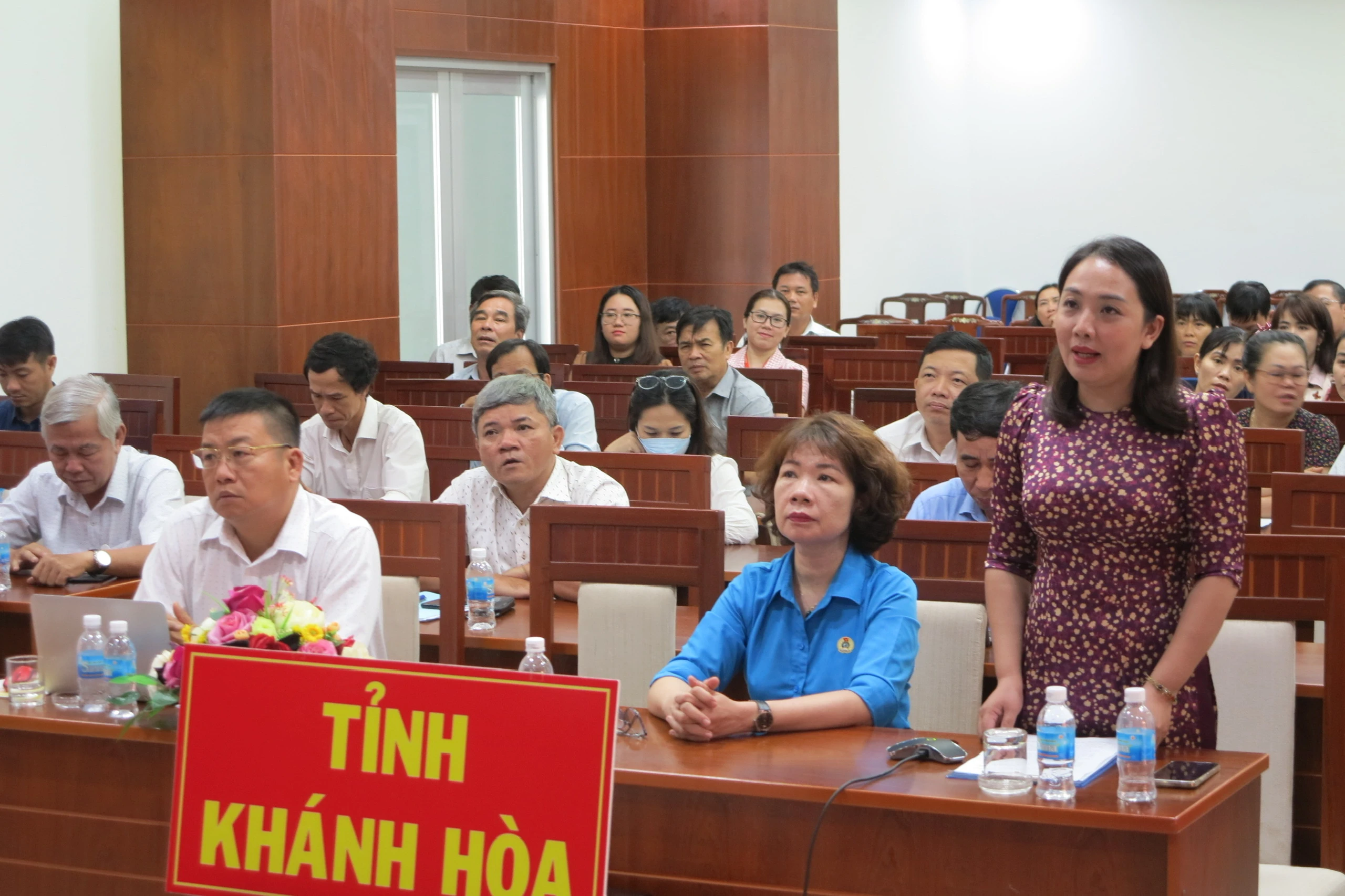 Bộ trưởng Bộ GD&ĐT gặp gỡ nhà giáo, cán bộ quản lý, nhân viên ngành Giáo dục ảnh 40