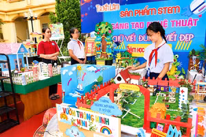 Học sinh Ninh Bình giới thiệu sản phẩm sáng tạo tại Ngày hội STEM.