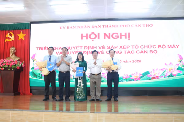 TP Cần Thơ công bố quyết định sắp xếp, tổ chức bộ máy các trường cao đẳng