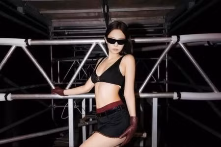 Bộ ảnh gợi cảm của Jennie (BLACKPINK) gây chấn động lớn