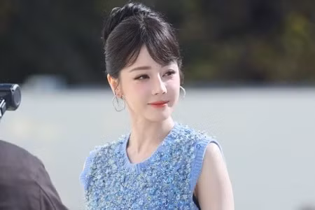 Hai mỹ nhân Tân Cương gây 'sốt' tại Tuần lễ Thời trang Paris