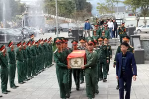Hài cốt các liệt sĩ được đưa về quản tại nhà quàn Nghĩa trang Liệt sĩ Tông Khao.