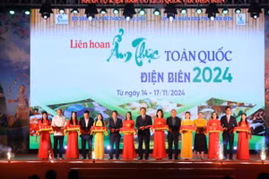 Lễ cắt băng khai mạc Liên hoan ẩm thực toàn quốc 2024.