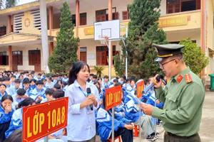 Các em học sinh tích cực tham gia các hoạt động tương tác.