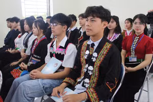 40 học sinh Trường PT DTNT tỉnh Điện Biên sẽ được học tập, nghiên cứu về tiếng và văn hóa Nga. 
