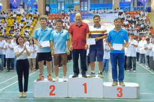 Trao huy chương môn pickleball ngành Giáo dục mở rộng năm 2024.