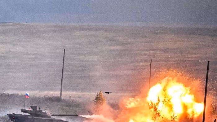 Xe tăng T-14 Armata được so sánh với một chiếc Ferrari
