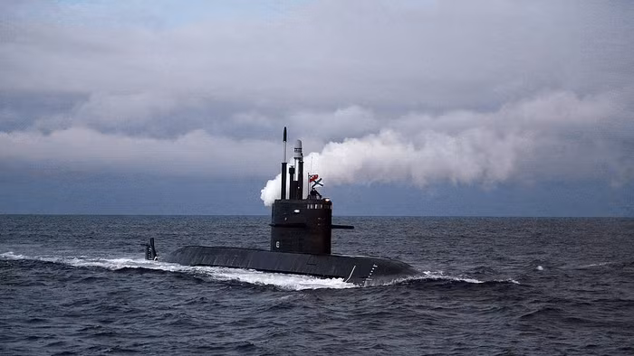 Tàu ngầm Maloyaroslavets thuộc Dự án 677 Lada bắt đầu được khởi đóng