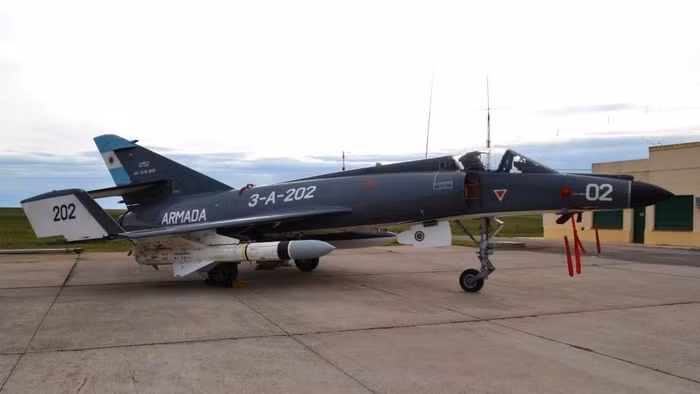 Cường kích huyền thoại Super Étendard của Argentina chuẩn bị 'nhận sổ hưu'