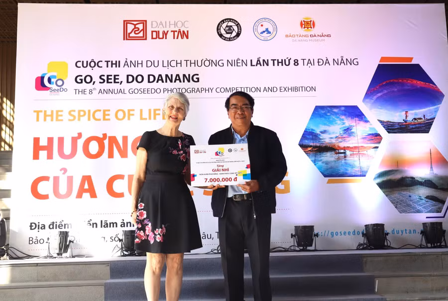 trien-lam-dh-duy-tan.jpg