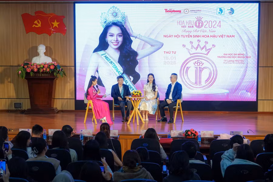 giao-luu-hoa-hau-thanh-thuy.jpg