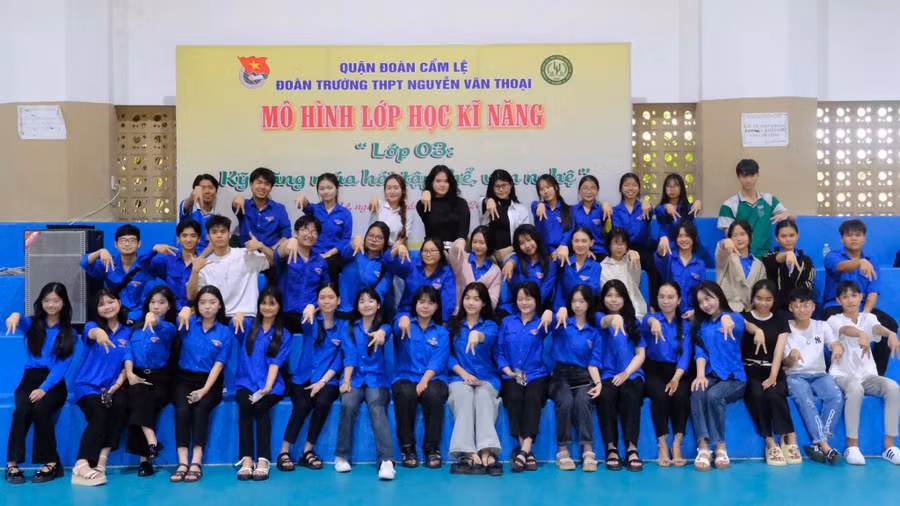 lop-hoc-ky-nang-mua-truong-thpt-nguyen-van-thoai.jpg