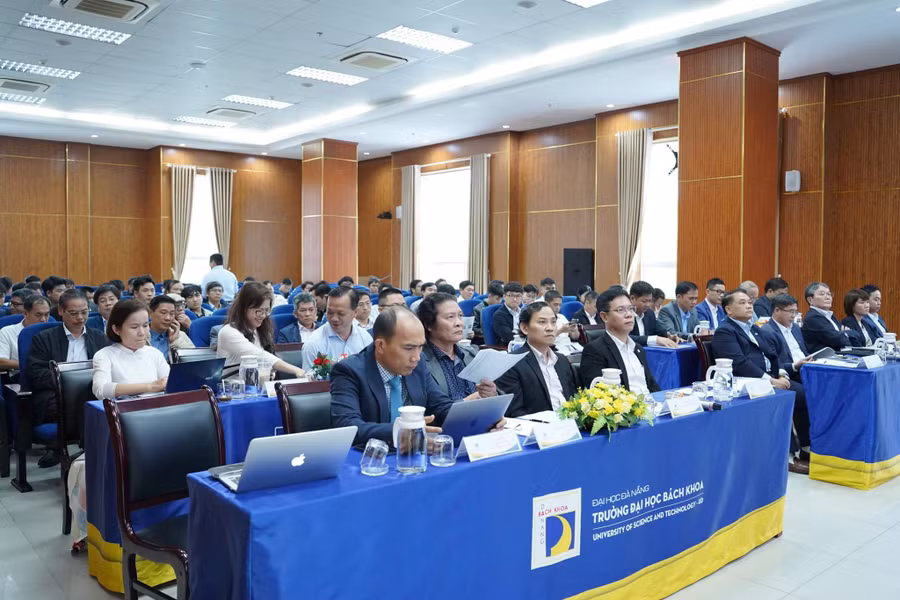 hoi-thao-nhan-luc-duong-sat-cao-toc.jpg
