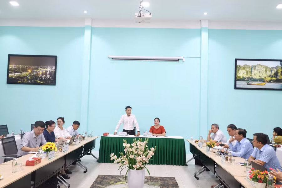 Thứ trưởng Bộ GD&ĐT Lê Quân phát biểu tại buổi làm việc với Sở GD&ĐT Đà Nẵng và các đơn vị giáo dục nghề nghiệp. 