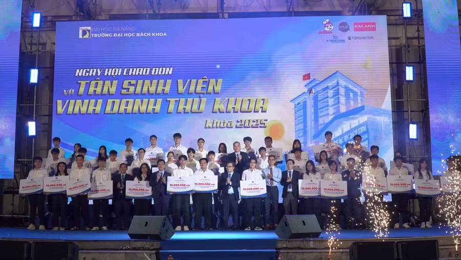 vinh-danh-thu-khoa-dh-bach-khoa-da-nang.jpg