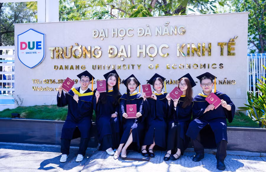 hoc-bong-truong-dai-hoc-kinh-te-da-nang.jpg