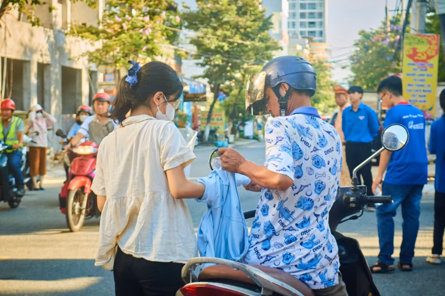 hoang-hoa-tham.jpg